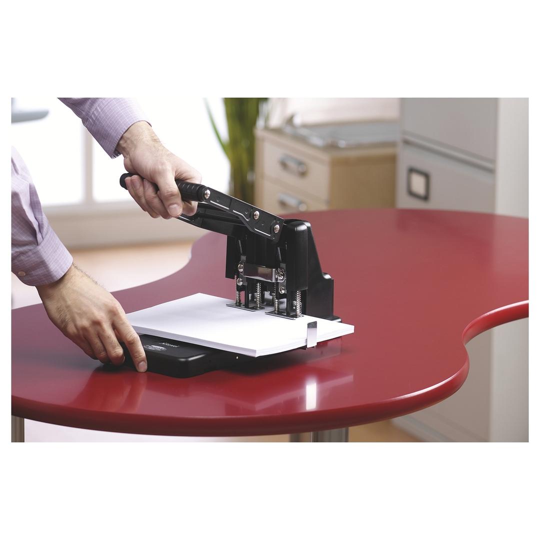 Perforateur manuel 2 trous HD2300 REXEL — Mise en situation