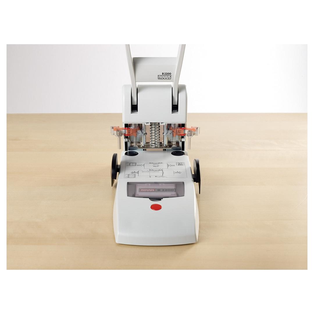 Perforateur manuel 2 et 4 trous B2200 NOVUS — Vue de face