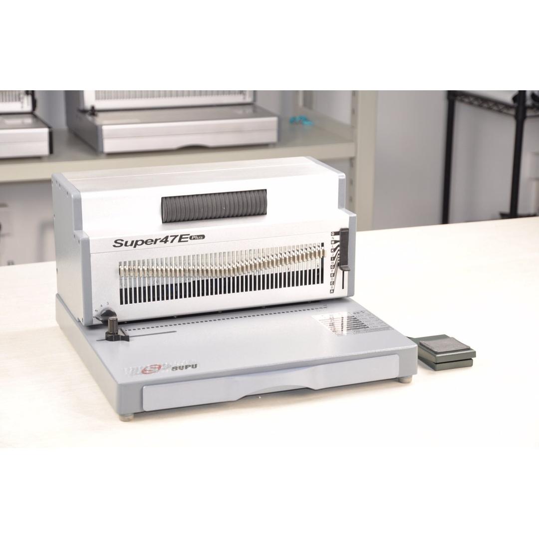 Perforelieur électrique Falcon K SUPER47E posé sur un plan de travail