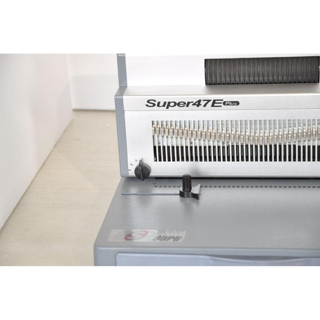 Perforelieuse électrique spirales coils 4:1, pédale SUPER47E FALCON K - Rangée de poinçons et butée latérale du perforelieur Falcon K SUPER47E