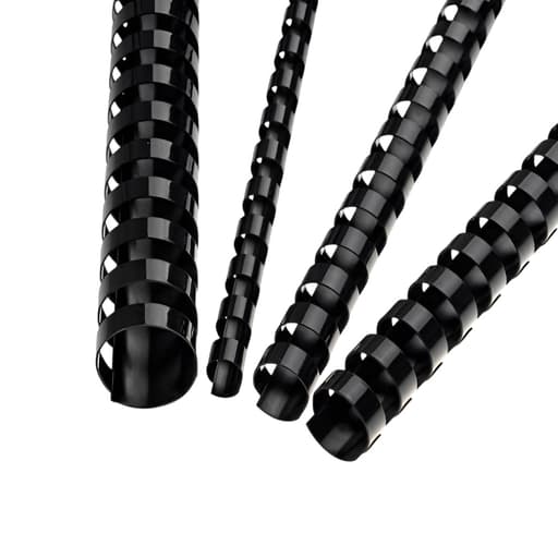 100 anneaux plastiques A4 21 boucles 8 mm noirs — Quatre peignes de reliure plastiques noirs de diamètres différents, posés en diagonale, anneaux ouverts vers l'avant